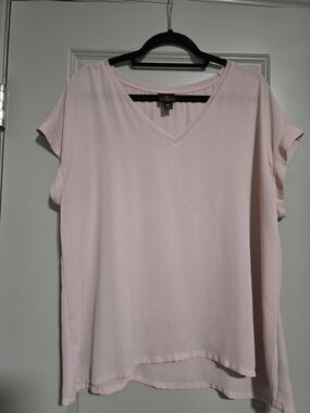 Worthington Light Pink V-Neck Short Sleeve Top
